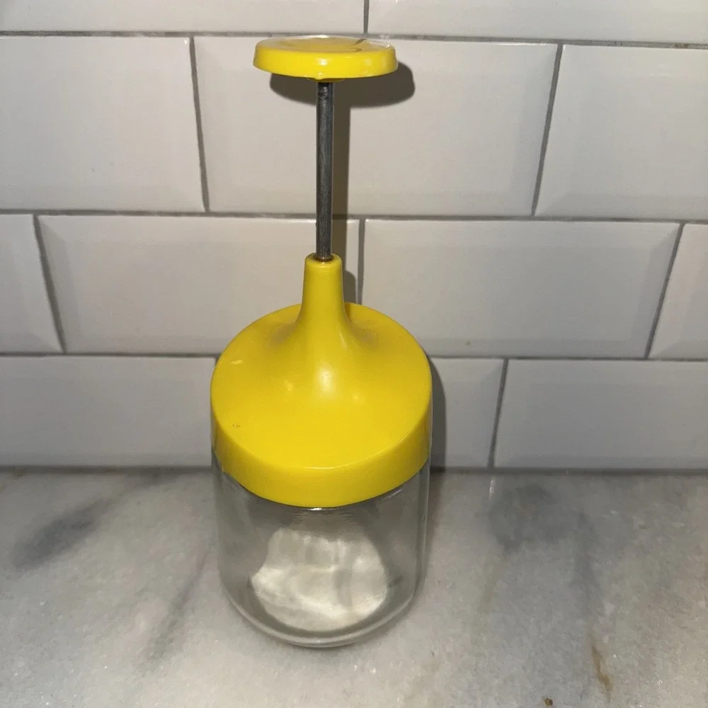 Vintage Manual Plunger Chopper By Gemco USA ~ Glass‎ Bottom Yellow Plastic Lid